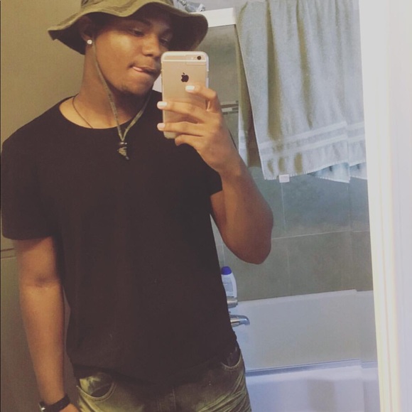 Meet your Posher, Xavier - Picture 2 of 3